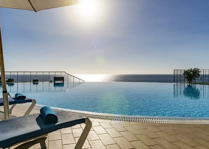Formosa - Infinity Pool * Funchal (Madeira)
